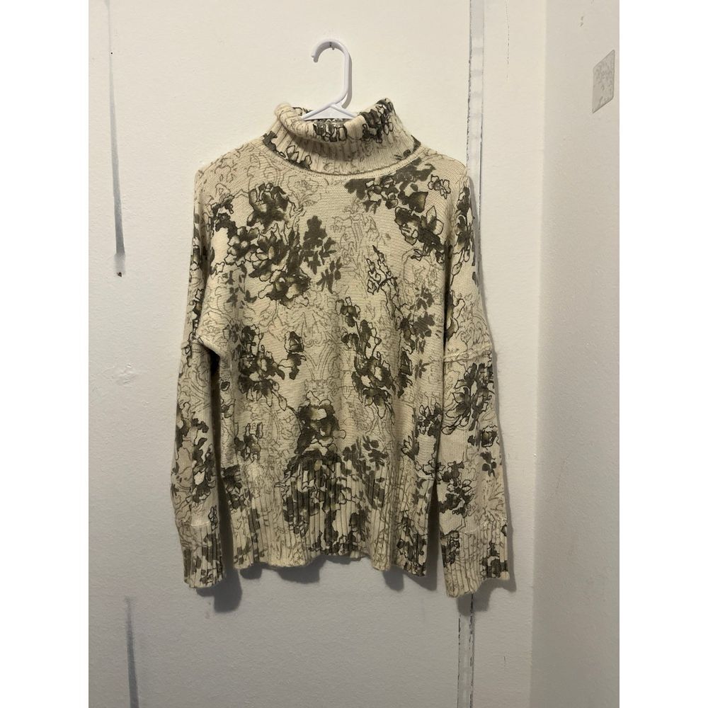 Women's turtleneck‎